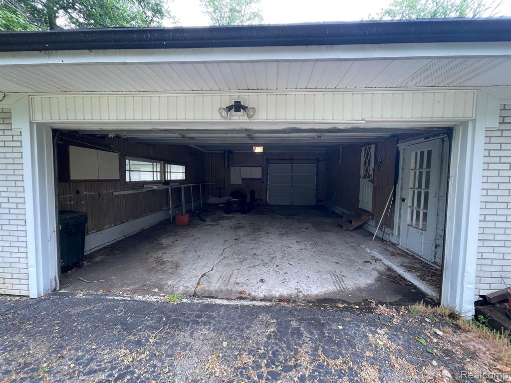 9120 Lake Road Grosse Ile, MI 48138 - Photo 32 of 37 Gallery Image 32