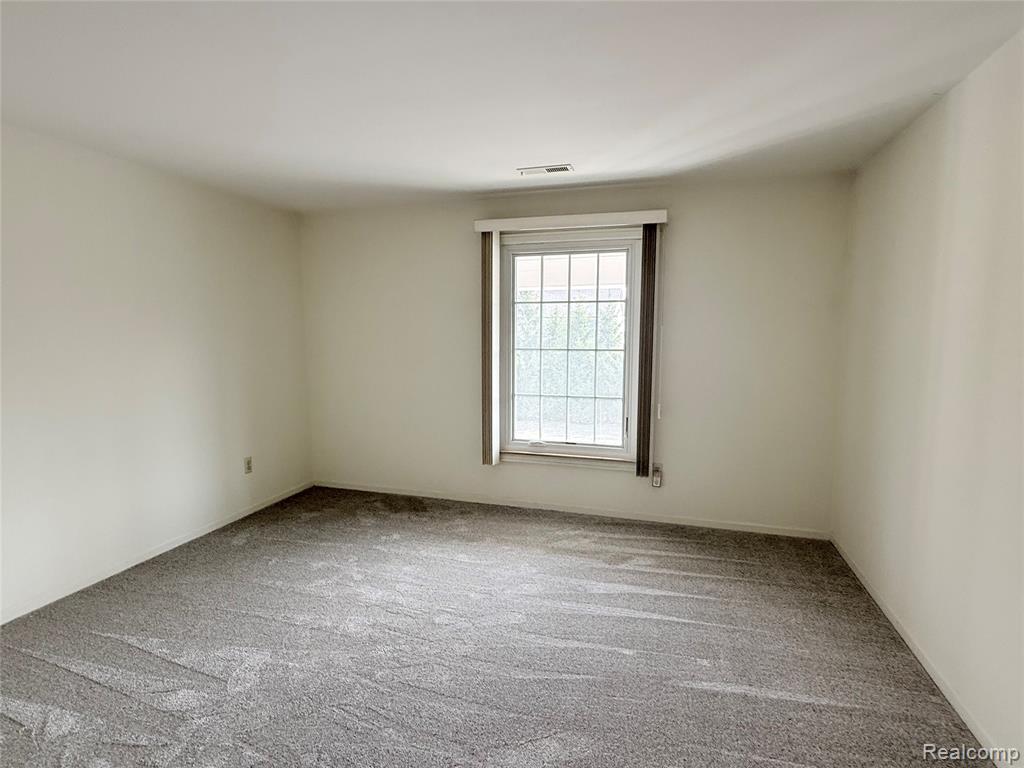 19710 West 13 Mile Road, Unit 201 Franklin, MI 48025 - Photo 10 of 34