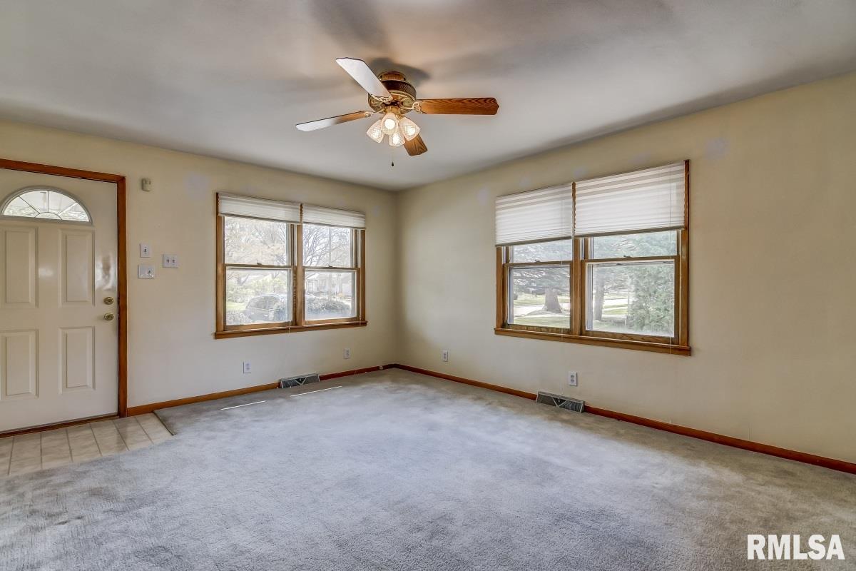 1129 North Milton Avenue Springfield, IL 62702 - Photo 2 of 35 Gallery Image 2