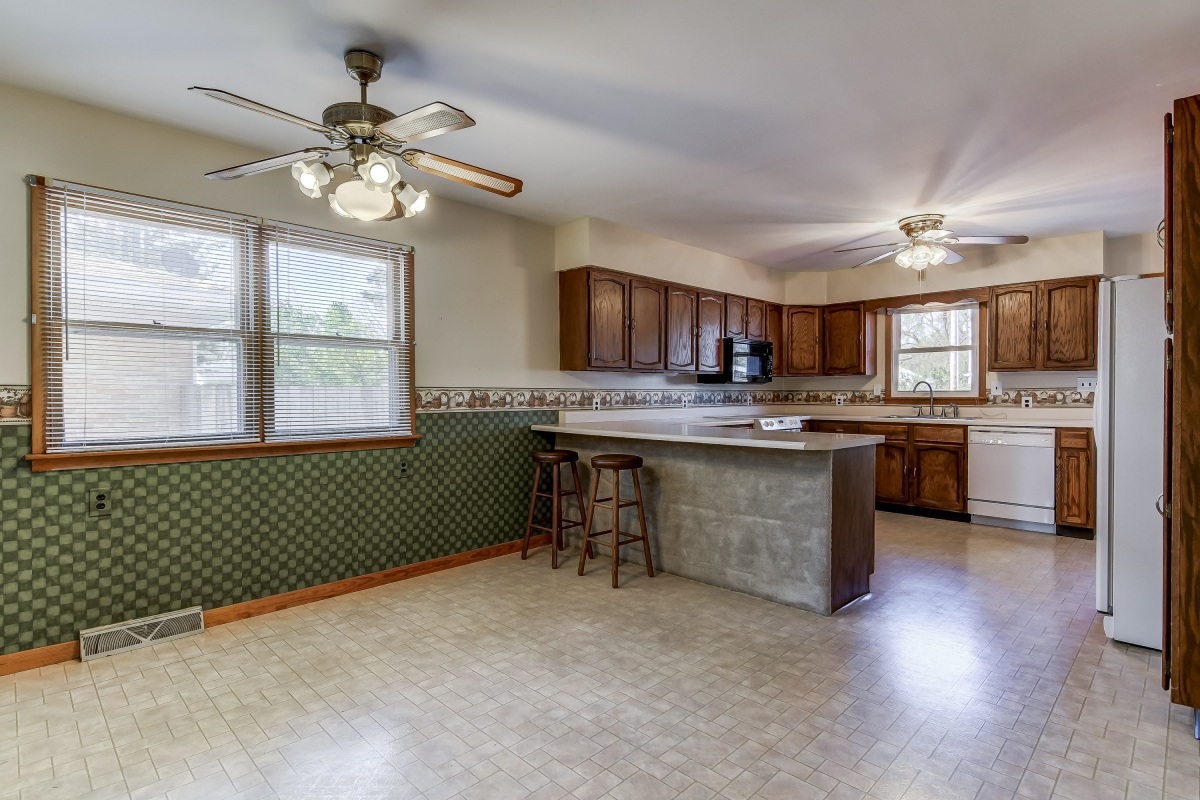 1129 North Milton Avenue Springfield, IL 62702 - Photo 10 of 35 Gallery Image 10