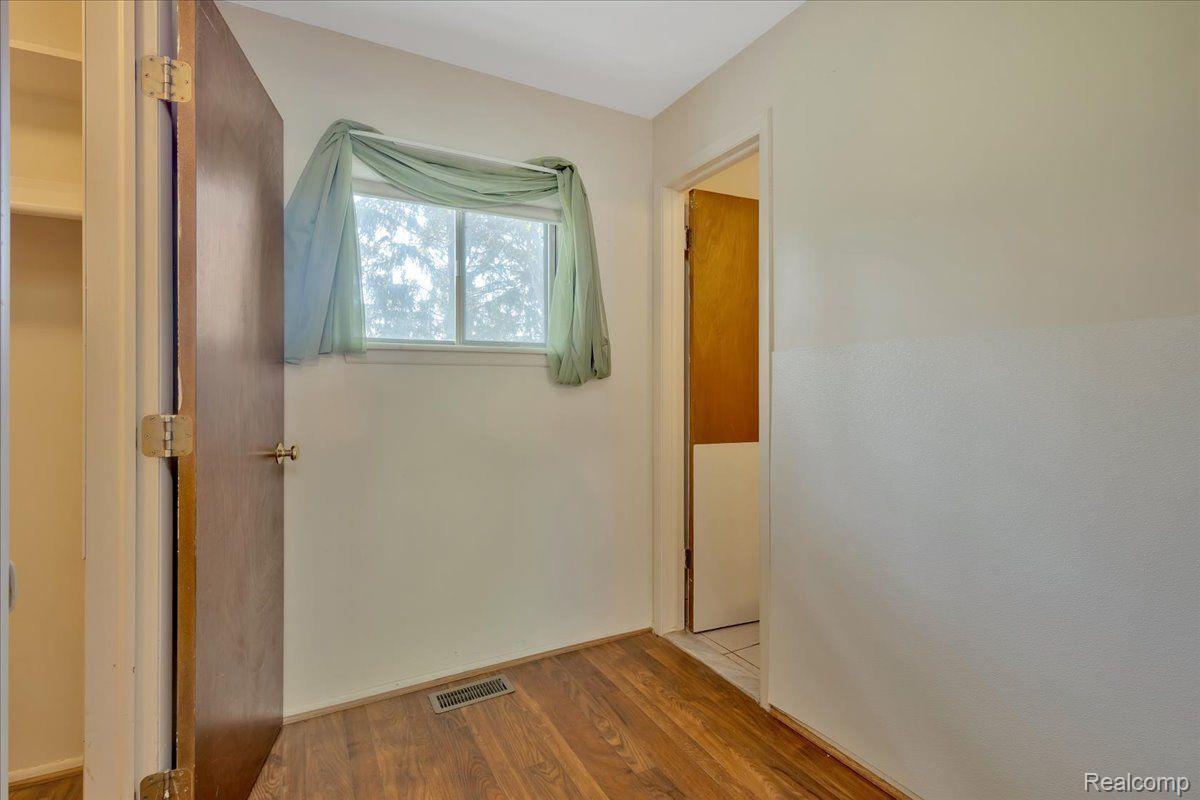 8300 Oakhill Road Clarkston, MI 48348 - Photo 16 of 20 Gallery Image 16