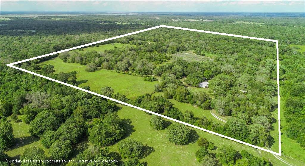12200 Winn Road Franklin, TX 77856 - Photo 22 of 33 a view of a green landscape from a balcony