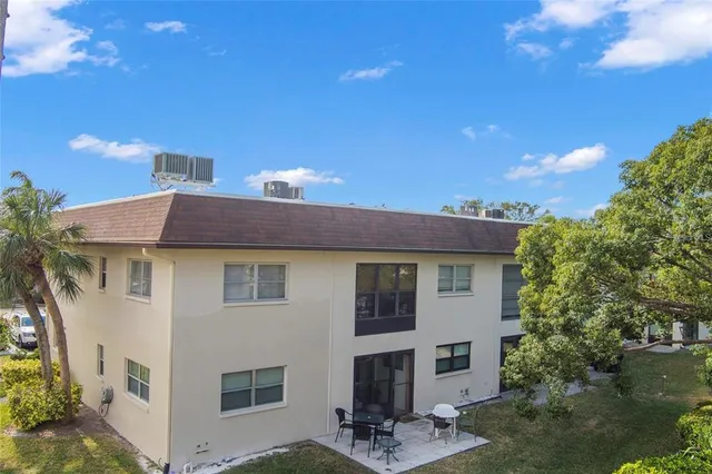 $140,000 | 2750 East Bay Drive, Unit 15E, Largo, FL 33771