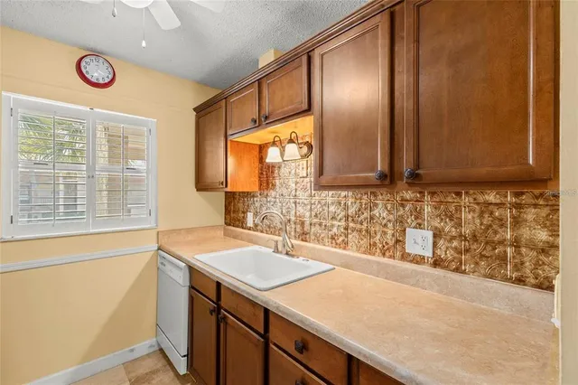 $140,000 | 2750 East Bay Drive, Unit 15E, Largo, FL 33771
