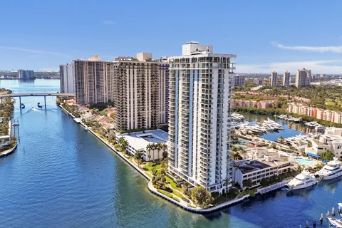 $1,395,000 | 19707 Turnberry Way, Unit 18J, Aventura, FL 33180