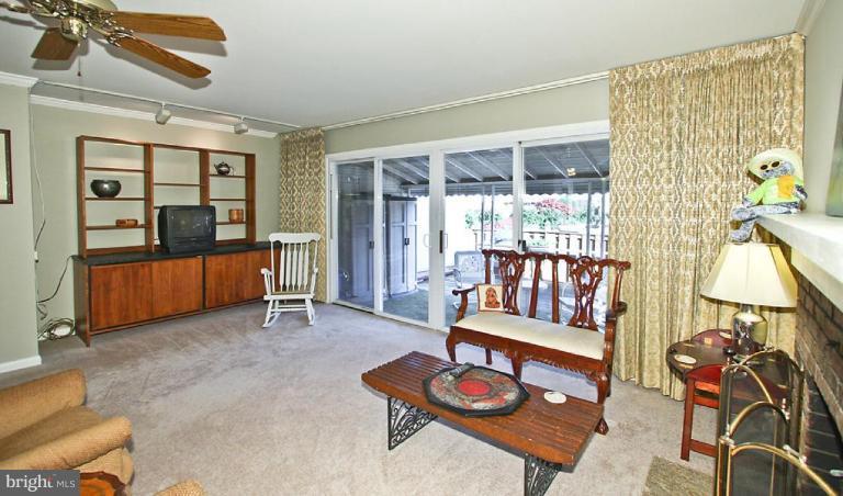1208 Cedar Park Road, Unit 4 Annapolis, MD 21401 - Photo 5 of 21 Living Room
