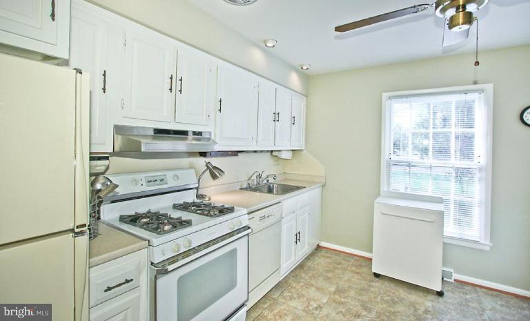1208 Cedar Park Road, Unit 4 Annapolis, MD 21401 - Photo 9 of 21 Kitchen
