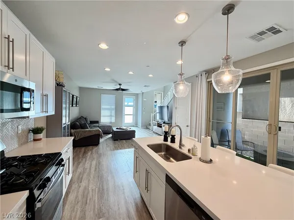 $2,430 | 572 Pear Lake Street, Las Vegas, NV 89138