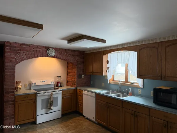 $295,000 | 7 Prospect Avenue, Moriah, NY 12974