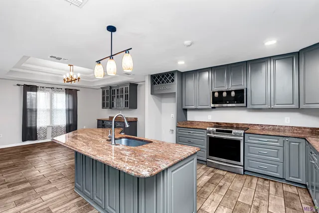 $299,900 | 7382 Lake Meadow Drive, Denham Springs, LA 70706