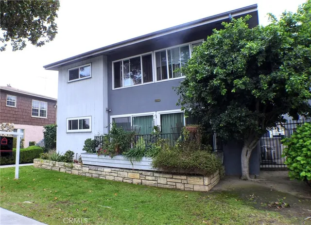 $1,995 | 700 East Carson Street, Unit 3, Long Beach, CA 90807