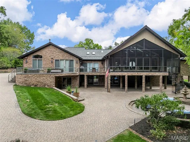 $4,300,000 | 9 Woodview Drive, Lake St. Louis, MO 63367