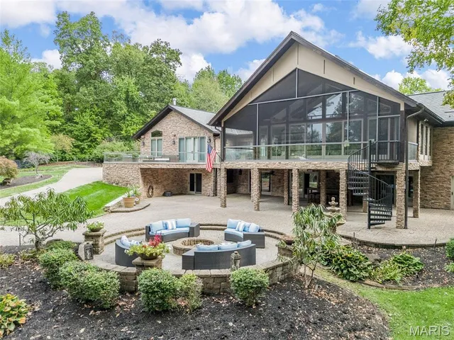 $4,300,000 | 9 Woodview Drive, Lake St. Louis, MO 63367