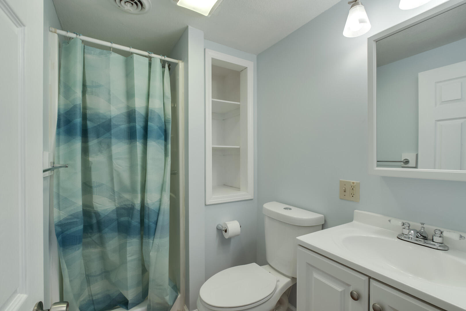 131 Wainwright Road Oak Ridge, TN 37830 - Photo 12 of 33 12_WainwrightRoad_131_FullBath1