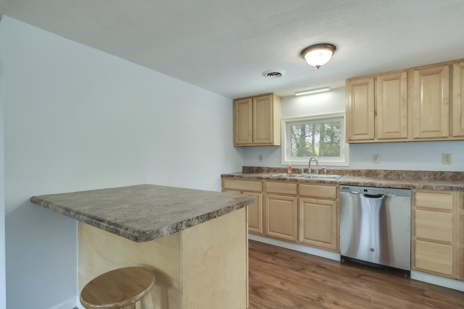 131 Wainwright Road Oak Ridge, TN 37830 - Photo 13 of 33 13_WainwrightRoad_131_Kitchen01