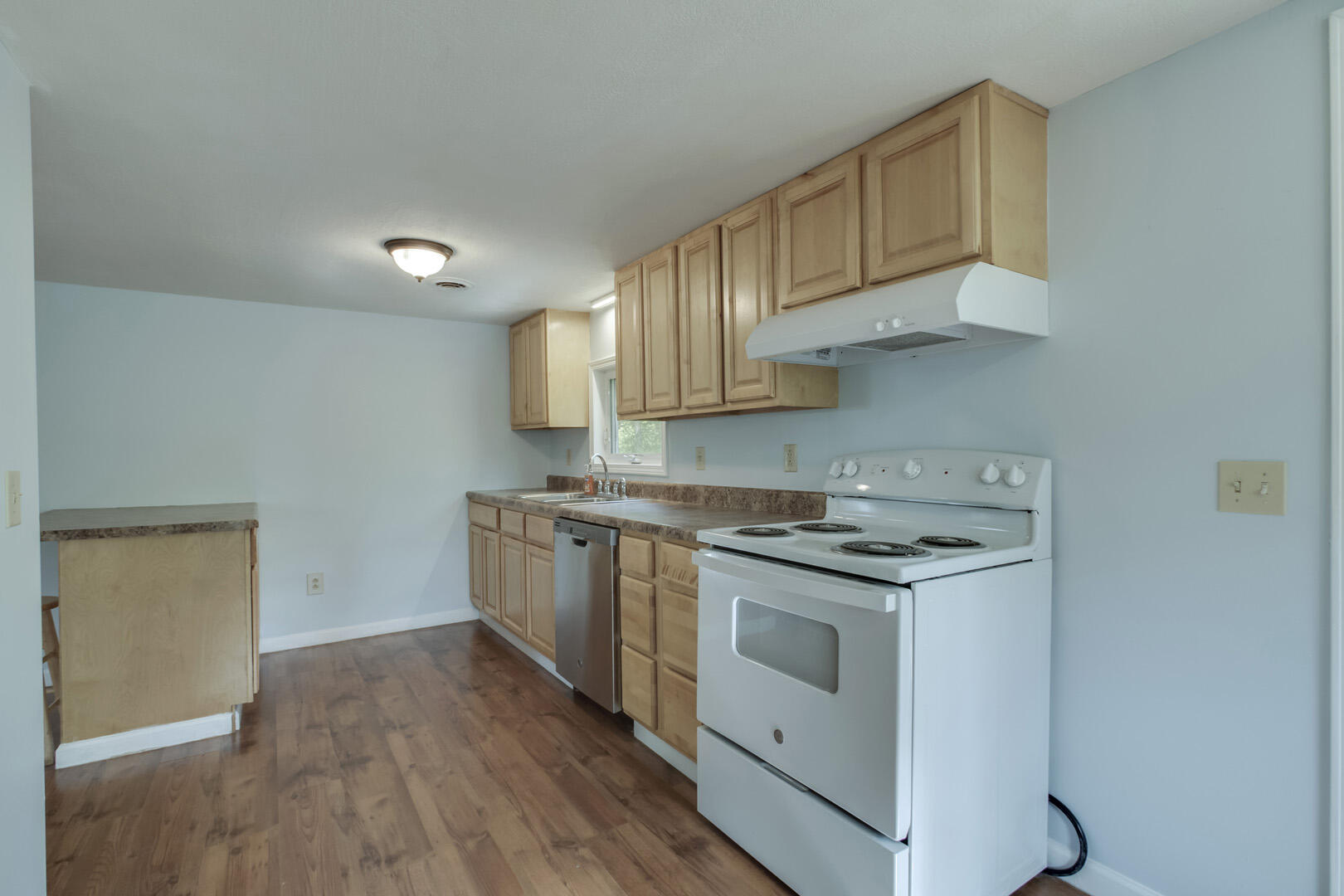 131 Wainwright Road Oak Ridge, TN 37830 - Photo 15 of 33 15_WainwrightRoad_131_Kitchen03