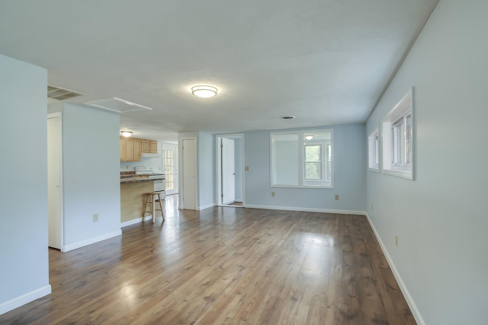 131 Wainwright Road Oak Ridge, TN 37830 - Photo 3 of 33 03_WainwrightRoad_131_Living01