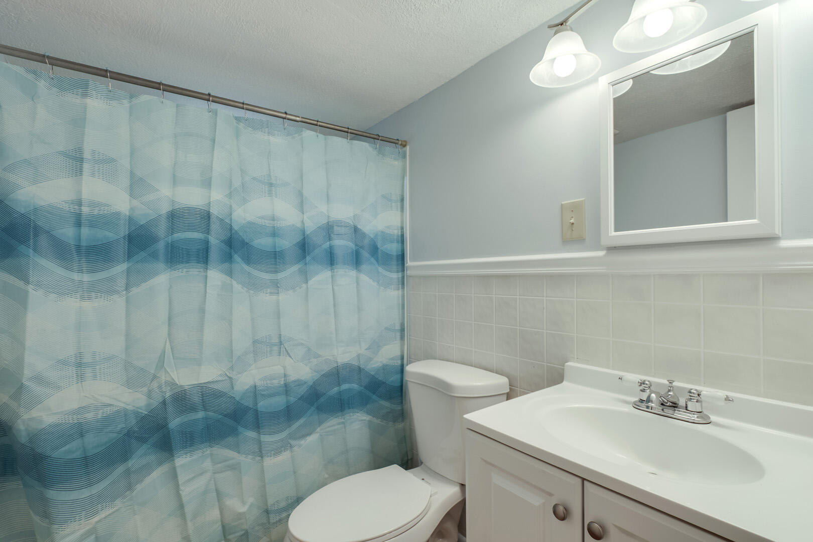 131 Wainwright Road Oak Ridge, TN 37830 - Photo 25 of 33 25_WainwrightRoad_131_FullBath2