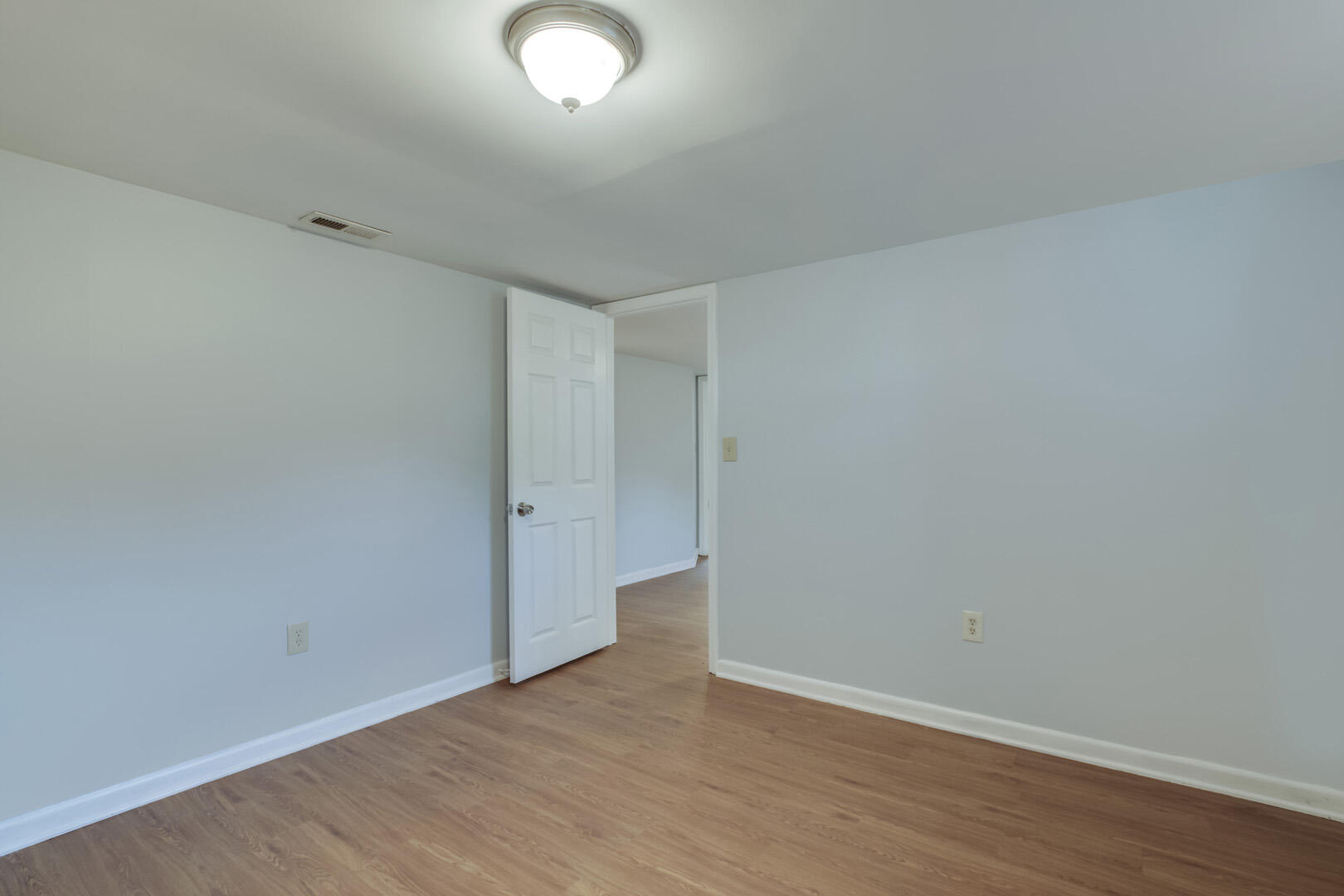 131 Wainwright Road Oak Ridge, TN 37830 - Photo 27 of 33 27_WainwrightRoad_131_Bedroom2_02
