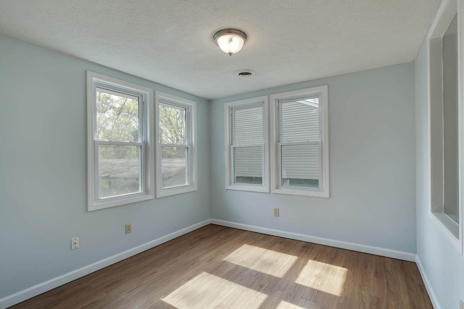 131 Wainwright Road Oak Ridge, TN 37830 - Photo 5 of 33 05_WainwrightRoad_131_SunRoom01