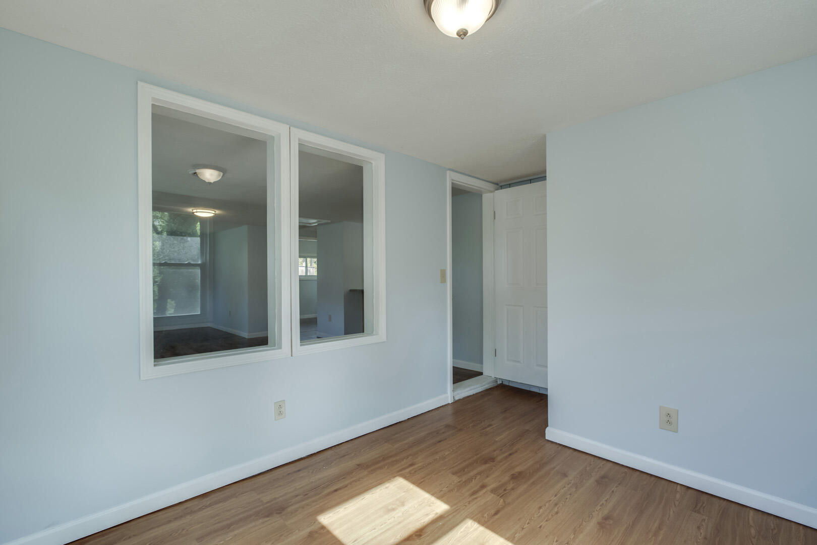 131 Wainwright Road Oak Ridge, TN 37830 - Photo 6 of 33 06_WainwrightRoad_131_SunRoom02