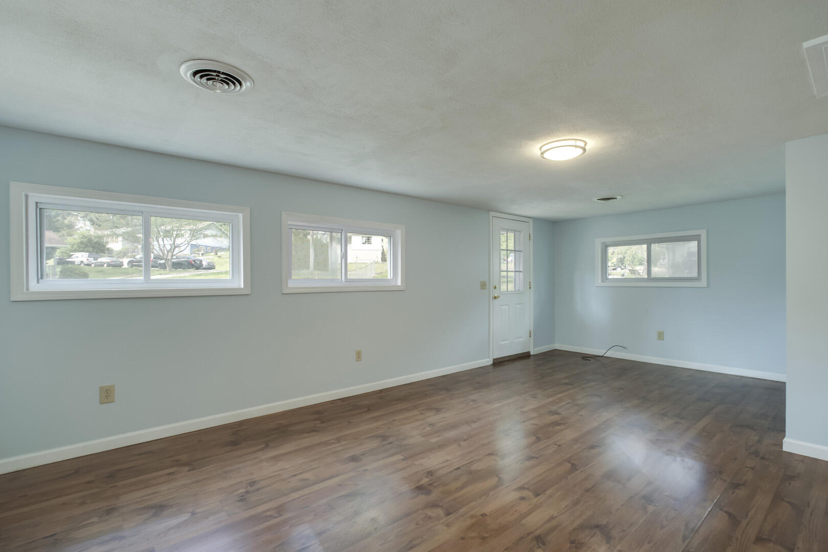131 Wainwright Road Oak Ridge, TN 37830 - Photo 7 of 33 07_WainwrightRoad_131_Living03