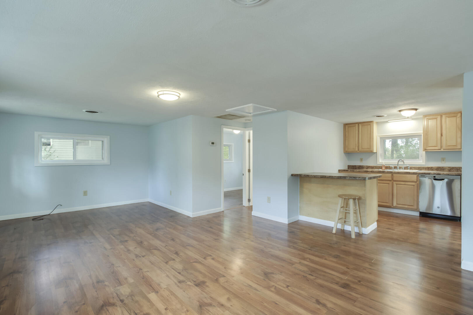 131 Wainwright Road Oak Ridge, TN 37830 - Photo 8 of 33 08_WainwrightRoad_131_Living04