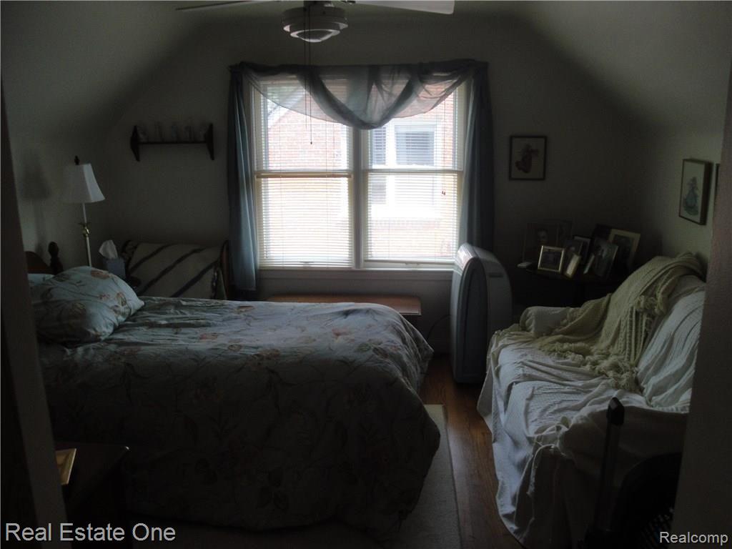 1889 Wiltshire Road Berkley, MI 48072 - Photo 22 of 26 DSC02954.JPG