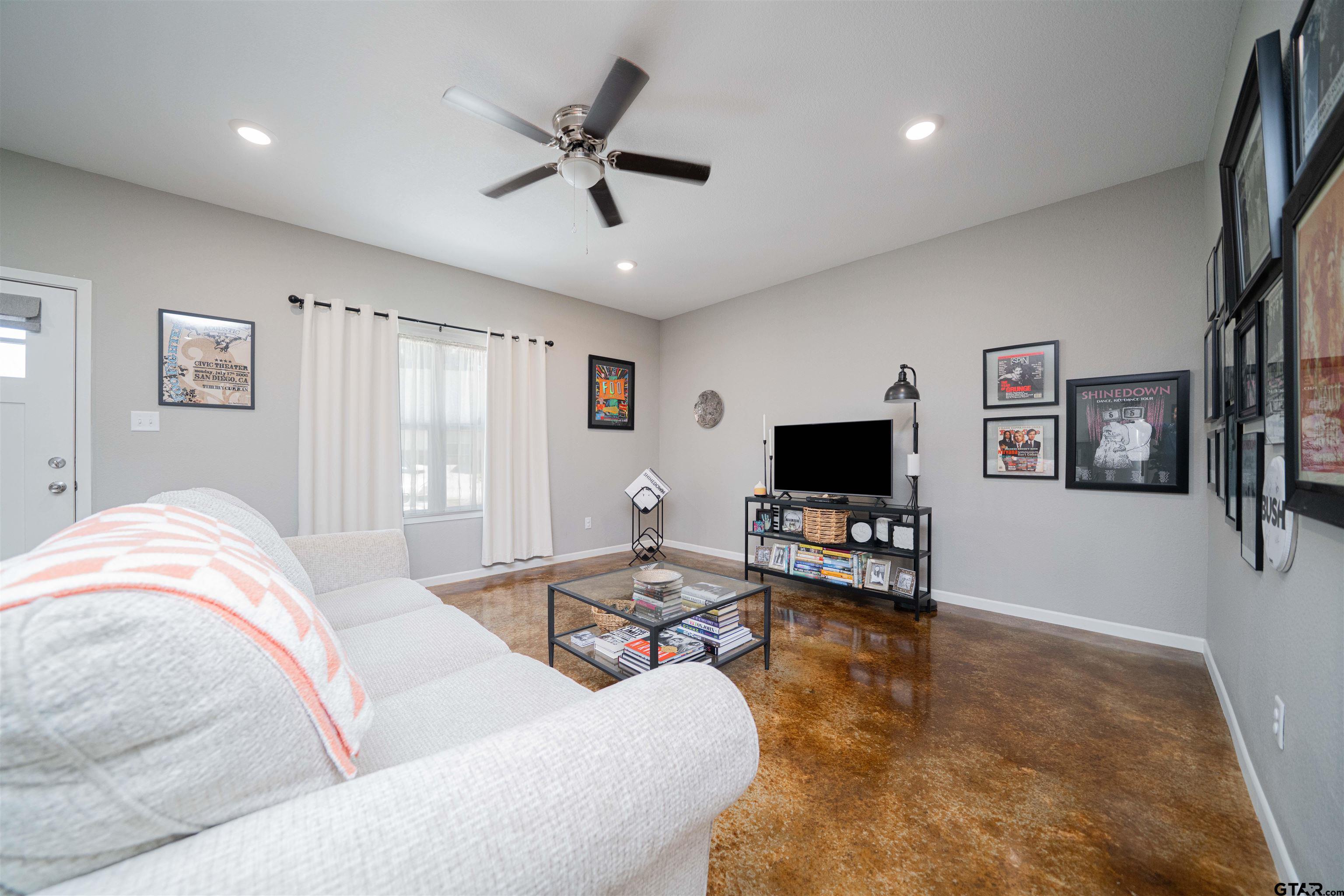 128 Loye Lane Hawkins, TX 75765 - Photo 12 of 25 a living room with furniture and a flat screen tv