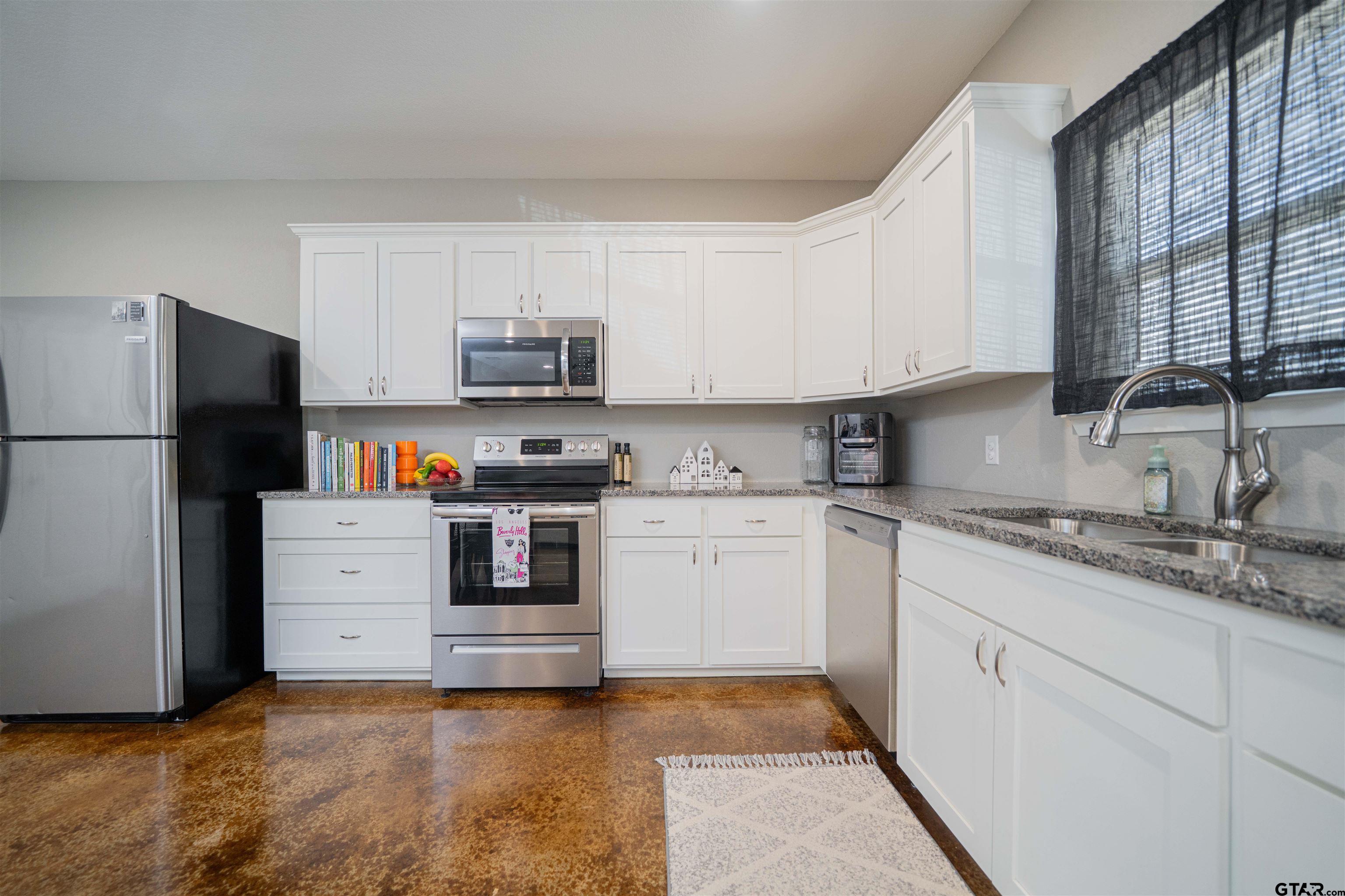 128 Loye Lane Hawkins, TX 75765 - Photo 8 of 25 a kitchen with cabinets stainless steel appliances and a window