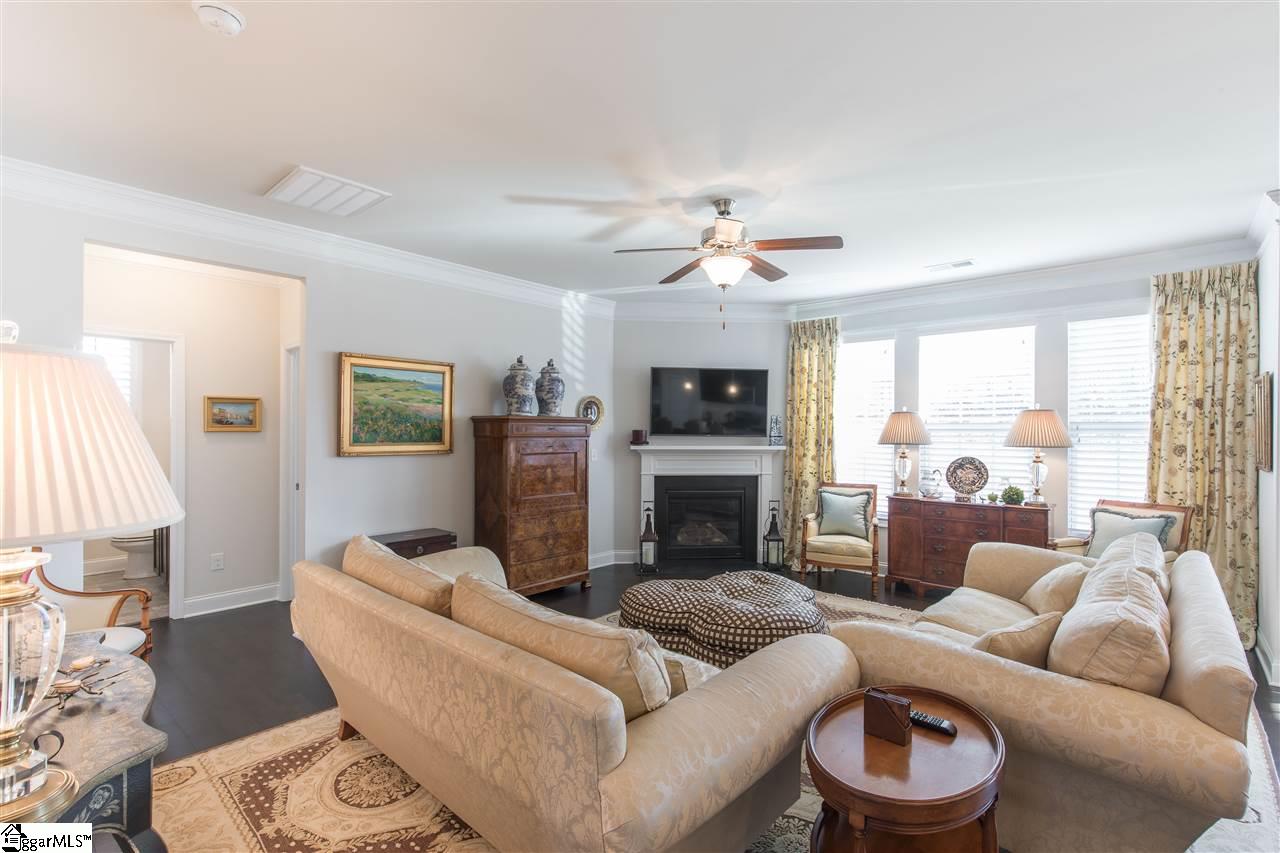 407 Bucklebury Road Greer, SC 29651 - Photo 3 of 31 Gallery Image 3