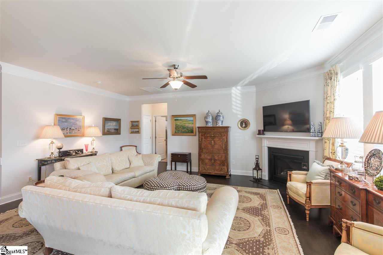 407 Bucklebury Road Greer, SC 29651 - Photo 4 of 31 Gallery Image 4