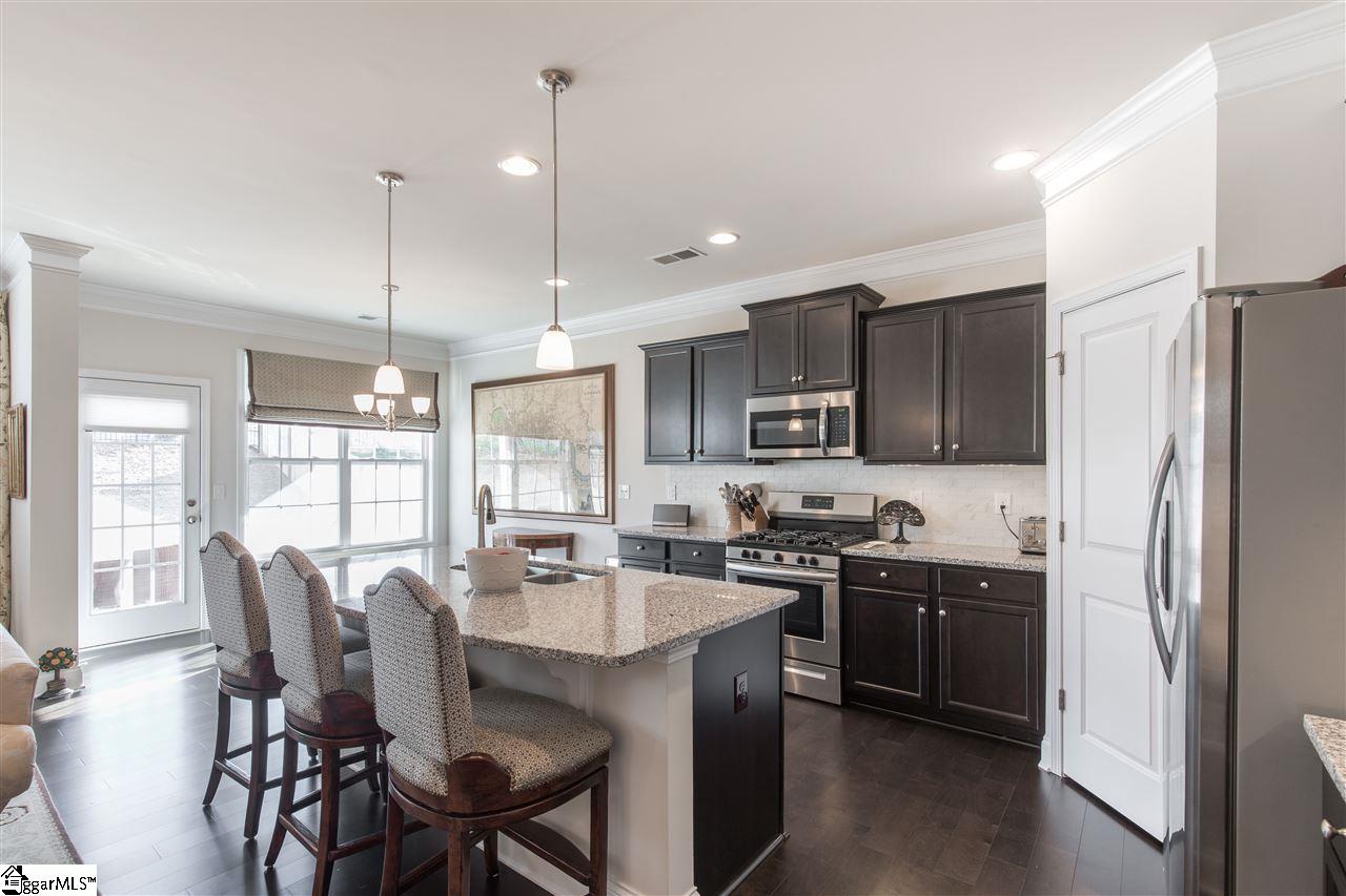 407 Bucklebury Road Greer, SC 29651 - Photo 6 of 31 Gallery Image 6