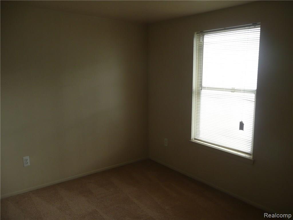 21582 Hidden Rivers Drive South, Unit 9 Southfield, MI 48033 - Photo 8 of 11