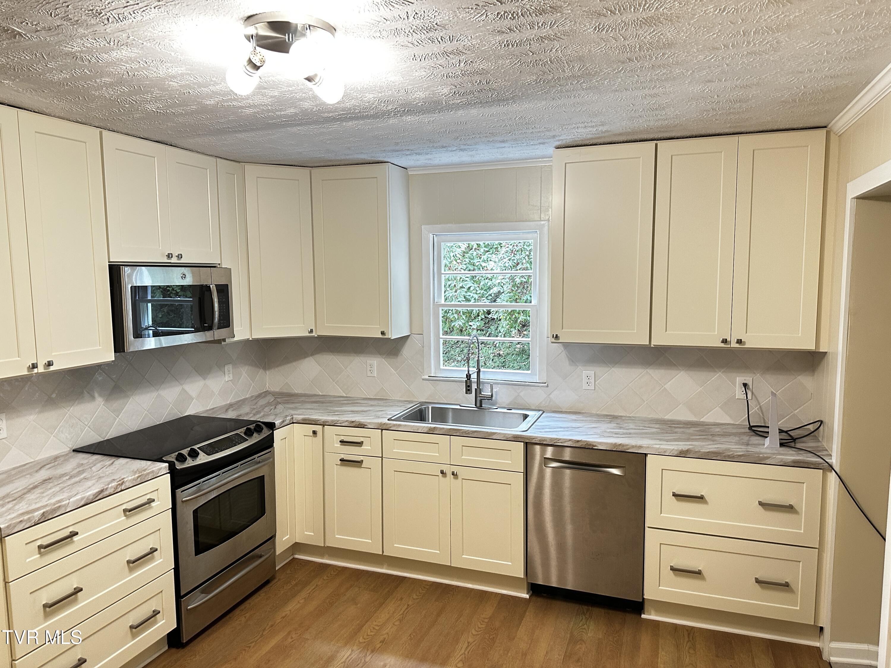 5867 Cleveland Road Cleveland, VA 24225 - Photo 10 of 22 IMG_6627