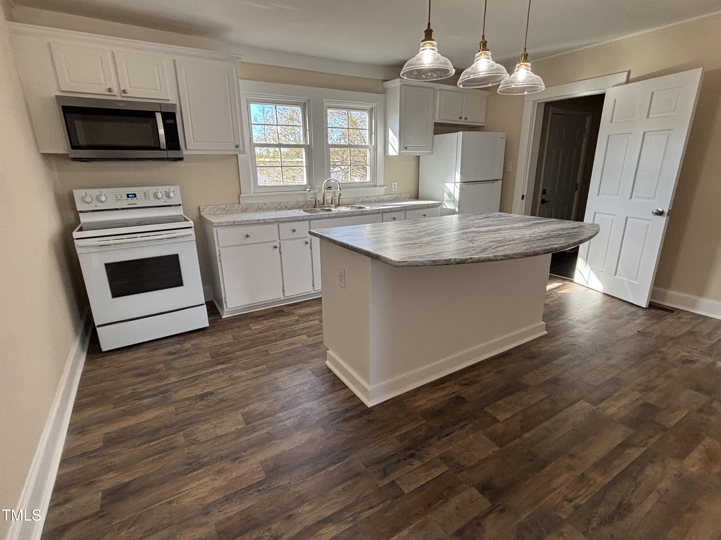 211 Satterwhite Point Road Henderson, NC 27537 - Photo 5 of 13 IMG_8804