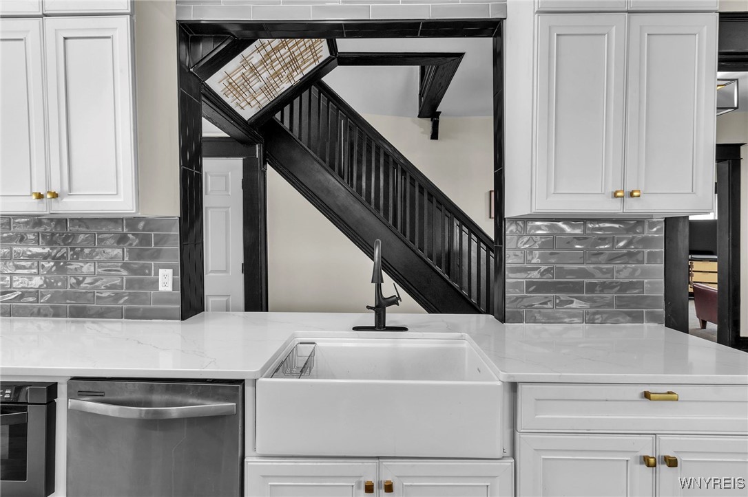 218 Potters Road Buffalo, NY 14220 - Photo 8 of 46