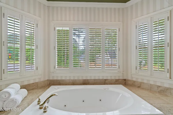 a en suite bathroom with a sink and a mirror