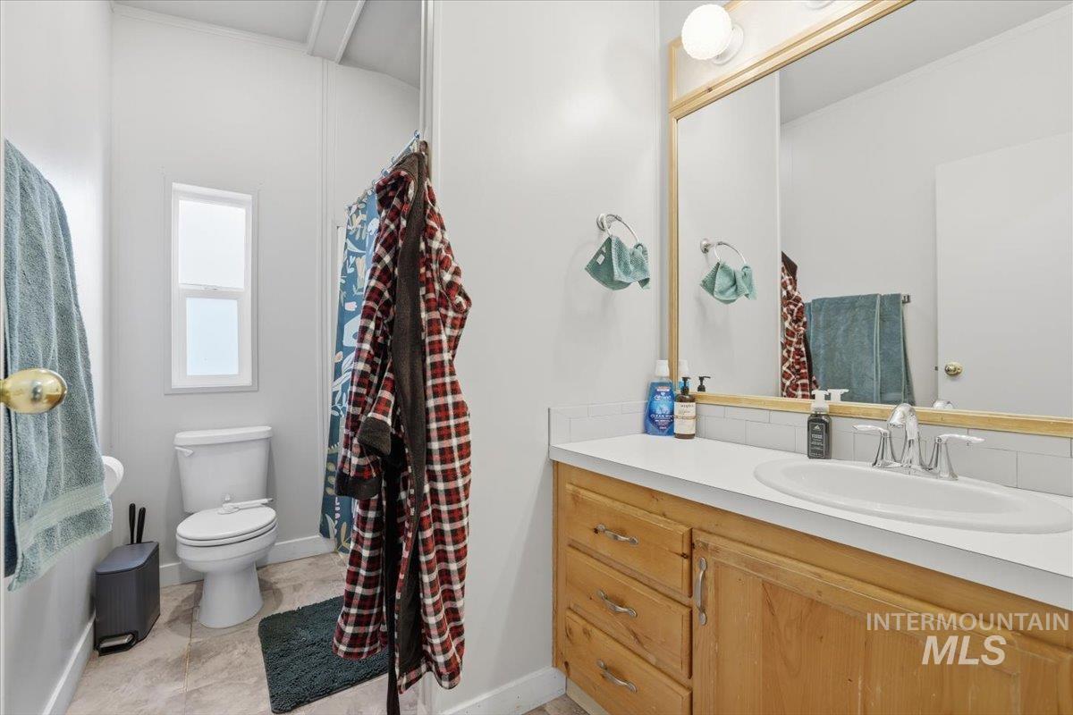 545 South Conover Street Eagle, ID 83616 - Photo 24 of 39 Bathroom featuring vanity and curtained shower