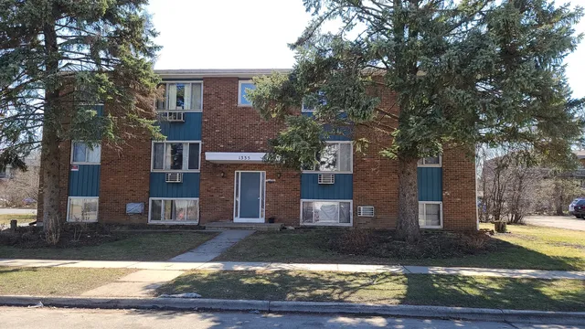 $1,550 | 1335 Abbott Drive, Unit 4, Elgin, IL 60123