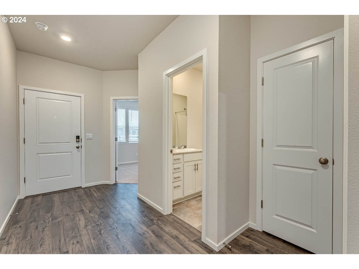 2769 V Street Springfield, OR 97477 - Photo 3 of 26