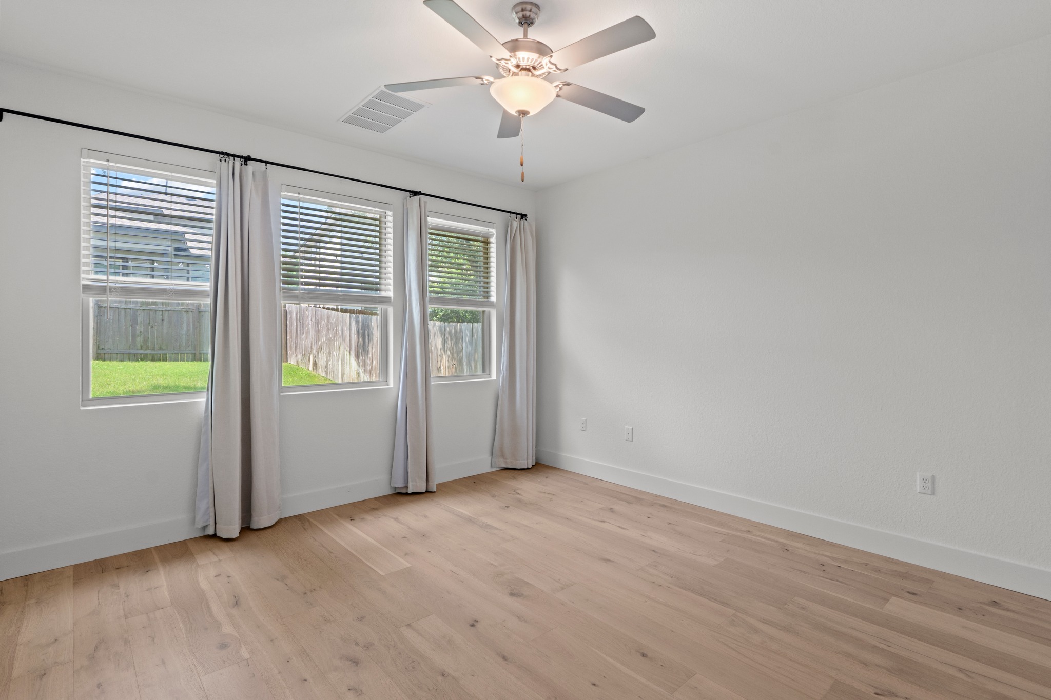 1101 Skeeter Cove Austin, TX 78748 - Photo 13 of 31 Hardwood floors and a ceiling fan create a comfortable atmosphere in this well-lit room.