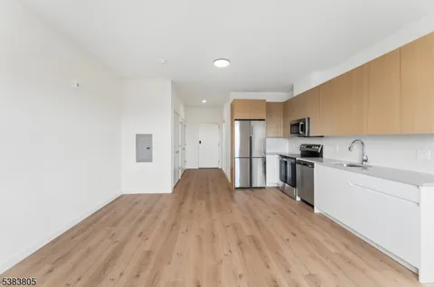 $1,825 | 431 Dr Martin Luther King Jr Boulevard, Unit 524, East Orange, NJ 07018