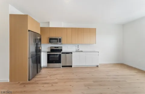 $1,825 | 431 Dr Martin Luther King Jr Boulevard, Unit 524, East Orange, NJ 07018