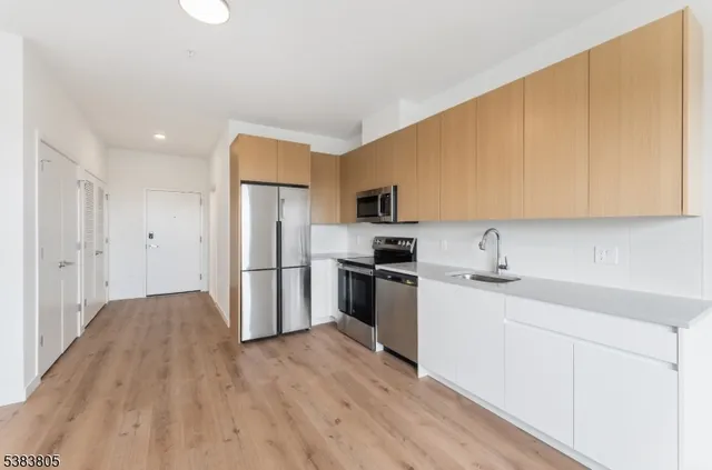 $1,825 | 431 Dr Martin Luther King Jr Boulevard, Unit 524, East Orange, NJ 07018