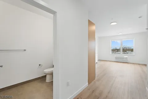 $1,825 | 431 Dr Martin Luther King Jr Boulevard, Unit 524, East Orange, NJ 07018