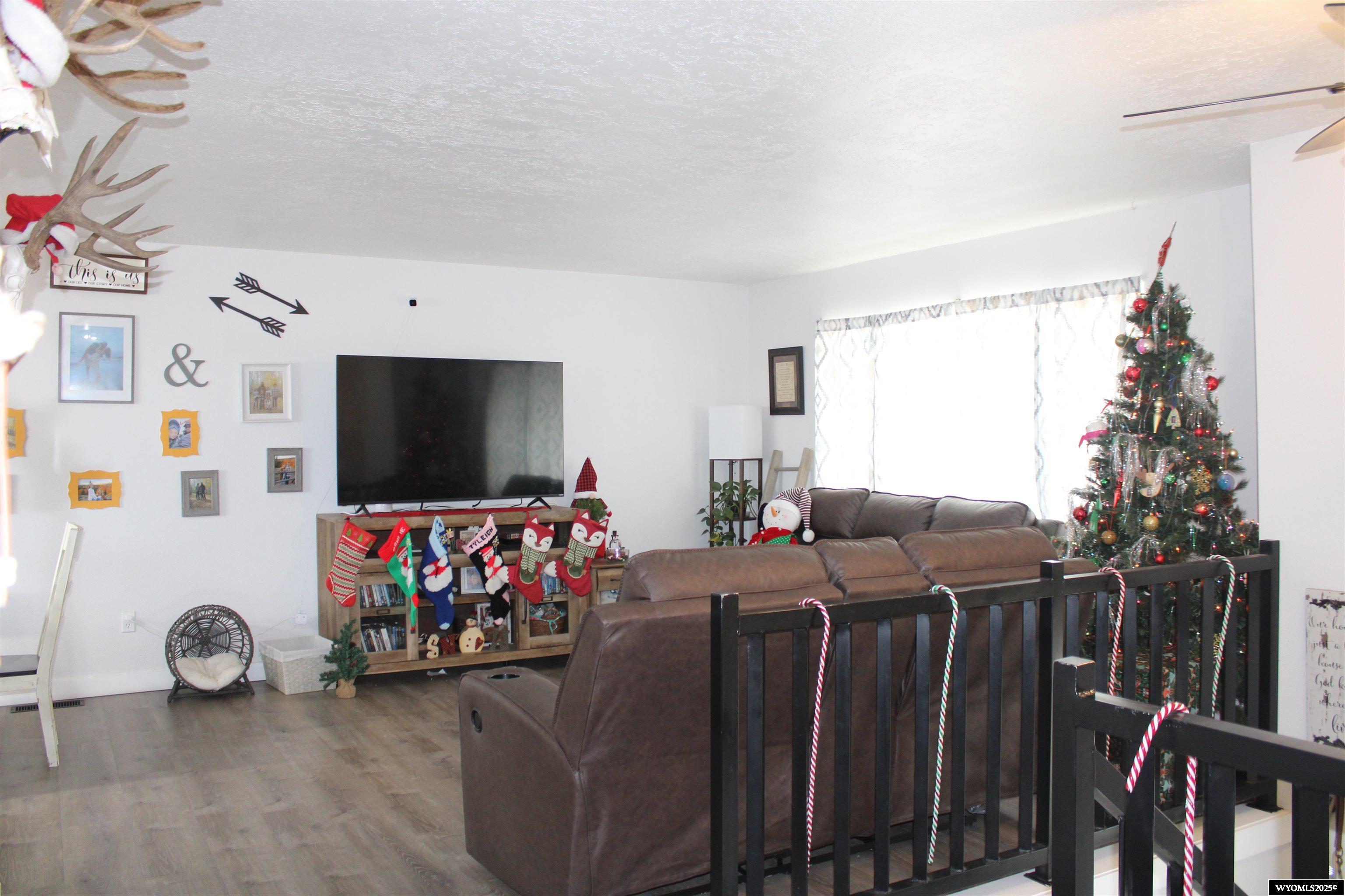 367 7th Street Mountain View, WY 82939 - Photo 4 of 18