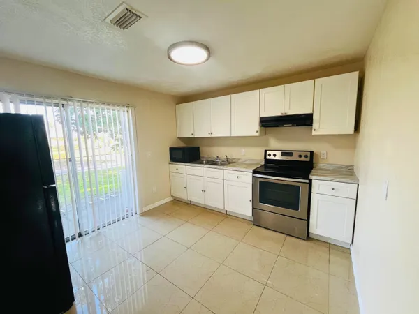 $2,200 | 3029 Martin Avenue, Unit 3029, Greenacres, FL 33463