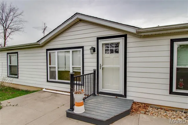 $435,000 | 1401 Longbridge Trail, Walshville, IL 62091