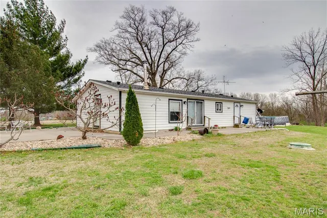 $435,000 | 1401 Longbridge Trail, Walshville, IL 62091